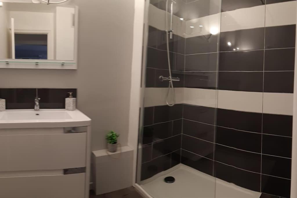Апартаменты Au Calme, 200M Du Centre T2 Avec Balcon Et Parking Каси Экстерьер фото